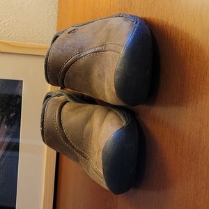 Comfortable Keen shoe great for long walks.  Brown keen mules slip on. Size 7.5